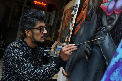 Juab Sebastián Aguirre, artista urbano, más conocido como "Apitatán"

Agencia (ag-expreso ag-extra ag-quito)