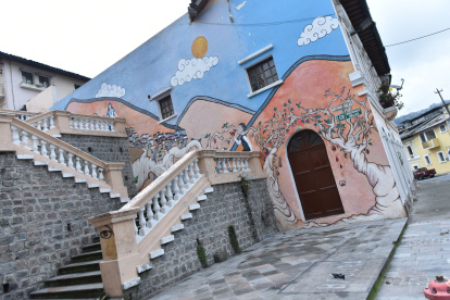 El colectivo Mi Loma Grande realiza recorridos por los sitios emblemáticos del tradicional barrio quiteño.