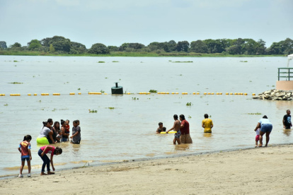 La nueva playa en Samborondón esta ubicada al pie del río Babahoyo.