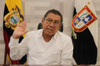 Es el alcalde del cantón Milagro por tercera ocasión. Entre 2005 y 2014 ejerció las dos primeras administraciones, que fueron consecutivas.