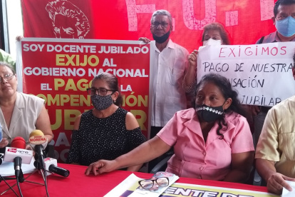 Muchos maestros jubilados tienen enfermedades catastróficas. Otros han muerto sin recibir su dinero.