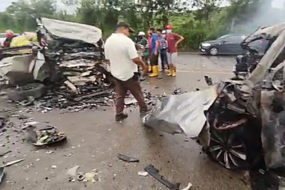 Este es estado en que quedó el vehículo que se incendió tras el choque.