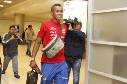 Fidel Martínez, ofensivo de la Tricolor, sueña con llegar al Mundial de Catar 2022.

QUITO, 17 DE NOVIEMBRE DEL 2015



Agencia (ag-expreso ag-extra)