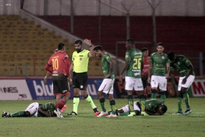 Gabriel Achilier chocó contra su compañero Miguel Segura y no pudo continuar