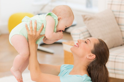 El equipo observó a 333 bebés bilingües (en inglés y español) y 384 monolingües, con edades entre los 6 y 9 meses y los 12 y 15 meses.