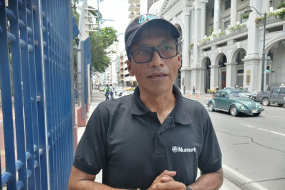 Participación. Villacís acompañó a diferentes trabajadores de los centros de diversión nocturna de Guayaquil a la marcha del lunes 22 de marzo.