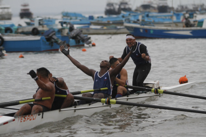 Tradición. La regata a remo Guayaquil-Posorja tiene 82 ediciones consecutivas desde 1940, es incluso más antigua que el campeonato nacional de fútbol que data de 1957.