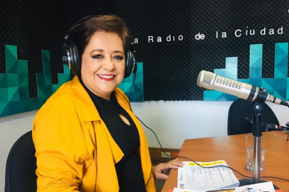 Es ingeniera de Empresas y tiene una maestría para el Desarrollo Local. Laboró como directora administrativa en el Municipio de Mejía y como administradora zonal del Valle de Los Chillos. Actualmente es secretaria de Coordinación Territorial y Participación Ciudadana