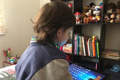 Los niños, convertidos en consumidores digitales sin derechos reconocidos.