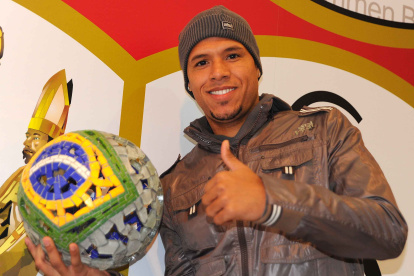 Luis Fabiano, quien militó en la selección brasileña, está internado a causa de la COVID-19.