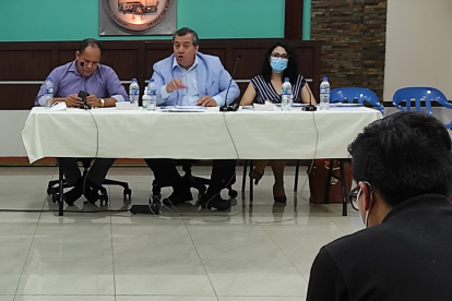 Los dirigentes mantuvieron una reunión por más de seis horas, antes de tomar las resoluciones.