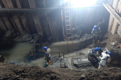 Los trabajos en el acueducto continuaban esta madrugada.