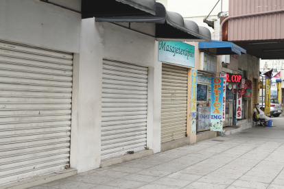 POR LA PANDEMIA QUE VIVE EL PAIS HAY NEGOCIOS QUE CERRARON Y LOS LOCALES SE ESTAN ALQUILANDO 25 DE MARZO DEL 2021 GUAYAQUIL-ECUADOR
