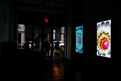 New York (United States), 25/03/2021.- A general view of digital NFT artworks during a press preview at the grand opening of Superchief Gallery NFT, a physical gallery dedicated exclusively to NFT (non-fungible tokens) artwork in New York, USA, 25 March 2021. The Superchief Gallery opens with the "Season One Starter Pack" exhibition, featuring a daily rotation of art installations displayed on high resolution 4K screens. (Abierto, Estados Unidos, Nueva York) EFE/EPA/JASON SZENES