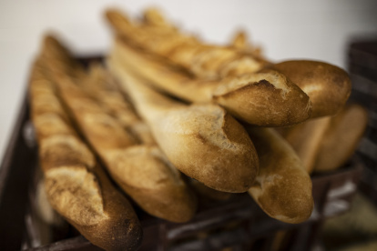 La ministra de Cultura, Roselyne Bachelot, anunció que su Gobierno se ha decantado por defender la candidatura de la baguete ante la Unesco, que no se pronunciará antes del otoño de 2022.