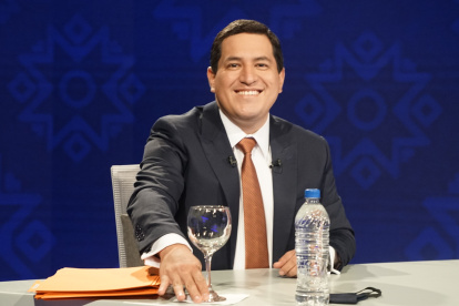 El portal de Declaraciones Patrimoniales de la Contraloría ecuatoriana indica que Arauz se desempeñó como consultor bancario.