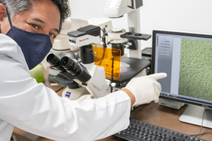 Washington Cárdenas, director del Laboratorio de Biotecnología de la Espol, dirige un proyecto de desarrollo de una vacuna ecuatoriana contra la Covid-19.