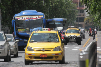 El aforo no se cumple, sobre todo en las horas pico. 

El aforo no se cumple, sobre todo en las horas pico. 
El aforo no se cumple, sobre todo en las horas pico. 



26 DE MARZO DEL 2021
. Angelo Chamba. (ag-extra ag-expreso ag-quito)
