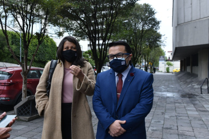 Los representantes de Acción Jurídica Popular en una reciente comparecencia en la Fiscalía.