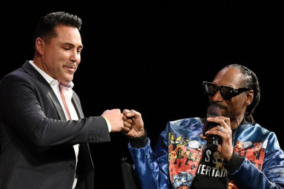 Anuncio. De la Hoya dio la noticia el viernes en Las Vegas, junto al rapero Snoop Dogg.