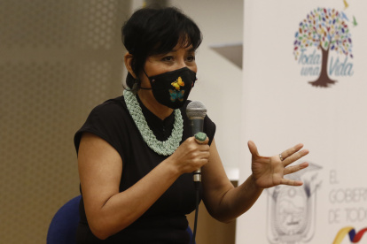 Nació en 1969. Es licenciada en Comunicación Social y máster en Gestión Cultural. Dirige Corporación Imaginario, a través de la cual creó y manejó el Festival Un Cerro de Cuentos durante una década.  Ha publicado las obras ‘Nadie sabe qué hará mañana’ y ‘Mensaje en una botella’.