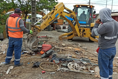 El desalojo se realizó el fin de semana, en la avenida Isidro Ayora.