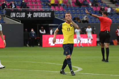 Damián Díaz por poco pone la tercera conquista para la Tricolor.