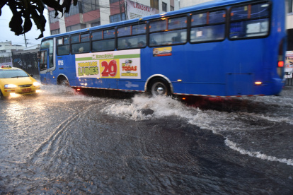 Moradores de barrios como La Ofelia y La Ferroviaria indican que el desbordamiento de las alcantarillas es un problema que se genera con cada época lluviosa desde al menos veinte años