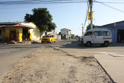 Hecho. En la calle 27, en el barrio 6 de Diciembre, el asfalto ha desaparecido de las vías. Las quejas son múltiples.