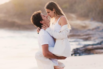 Juanpa Zurita junto a Macarena Achaga.