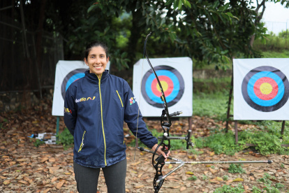 Espinoza de los Monteros volvió el martes feliz a la escuela de tiro con arco donde es profesora.