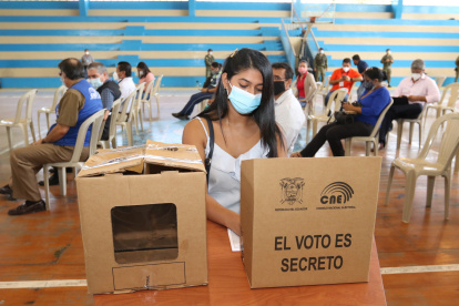 En el coliseo de la Facultad de Educación Física de la Universidad de Guayaquil se realizó parte del simulacro en la provincia del Guayas.