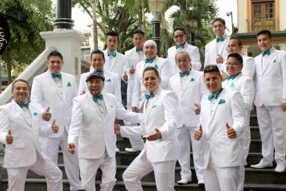 La orquesta original fue fundada en 1967 por Medardo Luzuriaga, quien falleció en 2018.