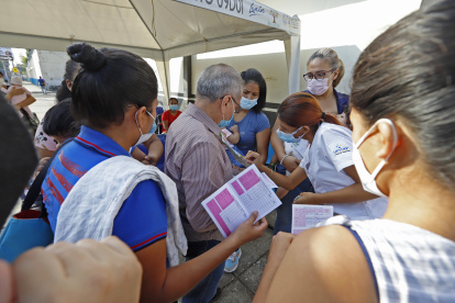 Atención. Entrega de ticket, el jueves 1 de abril, para vacunar a los niños en el dispensario del Ministerio de Salud Pública ubicado en las calles Francisco Segura y Quito.