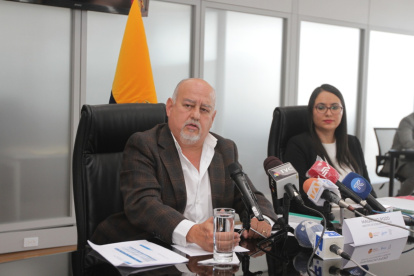 El ministro de Economía y Finanzas, Mauricio Pozo, dio una rueda de prensa junto a la gerente del Banco Central del Ecuador, Verónica Artola, para hablar de los resultados económicos de 2020.