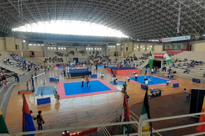 En el coliseo Iván Vallejo, en Ambato, provincia de Tungurahua, se disputó el selectivo nacional de kick boxing.