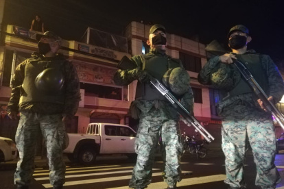 Operación. El cumplimiento del toque de queda fue verificado la noche de este viernes 2 de abril en varios sectores de la capital.