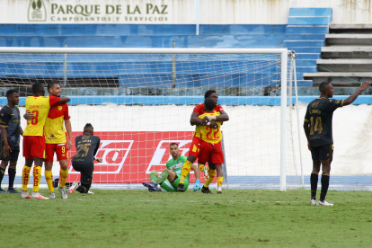Los jugadores de Aucas celebran el primer gol en el Alberto Spencer