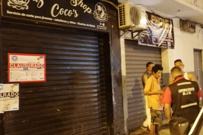 Hecho. Diferentes establecimientos fueron clausurados, entre ellos, peluquerías.