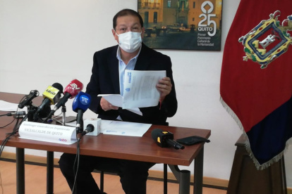 Santiago Guarderas denunció irregularidades en el Municipio de Quito.