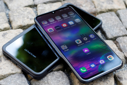 La empresa surcoreana, que tiene una planta en Brasil, comunicó la decisión indicando que abandona el "increíblemente competitivo sector de la telefonía móvil" para centrarse en otros espacios que considera más rentables.