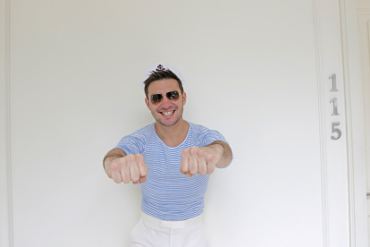 Carlos, con un look a lo Gene Kelly, está dispuesto a ganar en Soy el mejor.