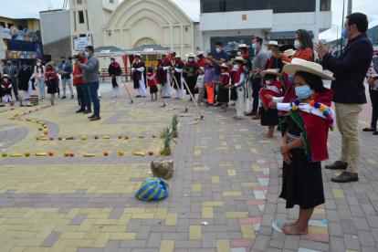 Ceremonia. Los niños y jóvenes participan en los rituales para que conozcan su significado