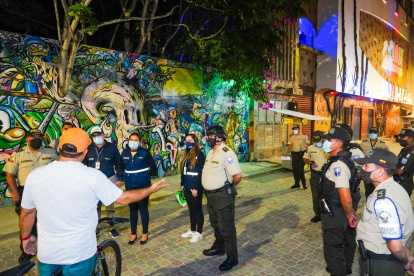 La Policía llegó al lugar para suspender el acto la noche de ayer.