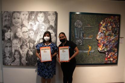 Xiomara Errázuriz (izq.) y Roxana Suárez compartieron el primer lugar en el Salón de la Mujer.
