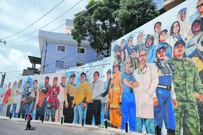 El mural ‘Primera Línea Guayaquil’, de Juan Pablo Toral.