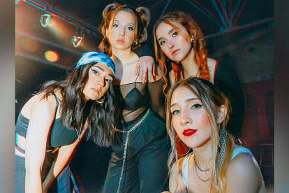 Makis, Natalia, Camila y Olga de Ventino.