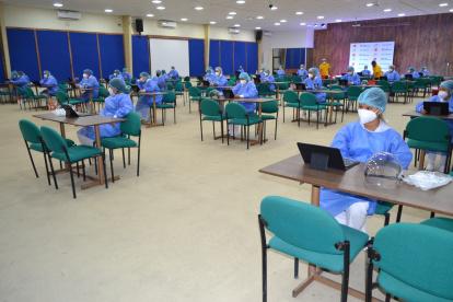 El Instituto Bolivariano, ubicado en el norte de Guayaquil, es uno de los puntos de vacunación municipal.