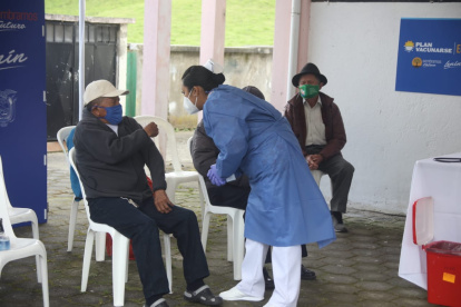 Los adultos mayores son los más reacios a inocularse, así lo dijo el presidente de Ecuador.