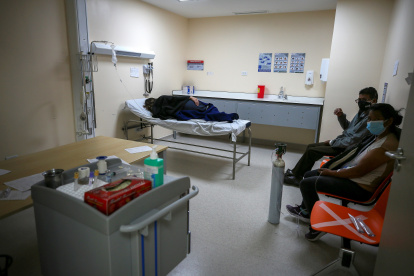 El registro de muertos sumó 53 nuevos casos y se ubicó en 12.158 confirmados por pruebas PCR y 4.899 fallecidos probables, precisó la cartera sanitaria en su parte oficial diario.